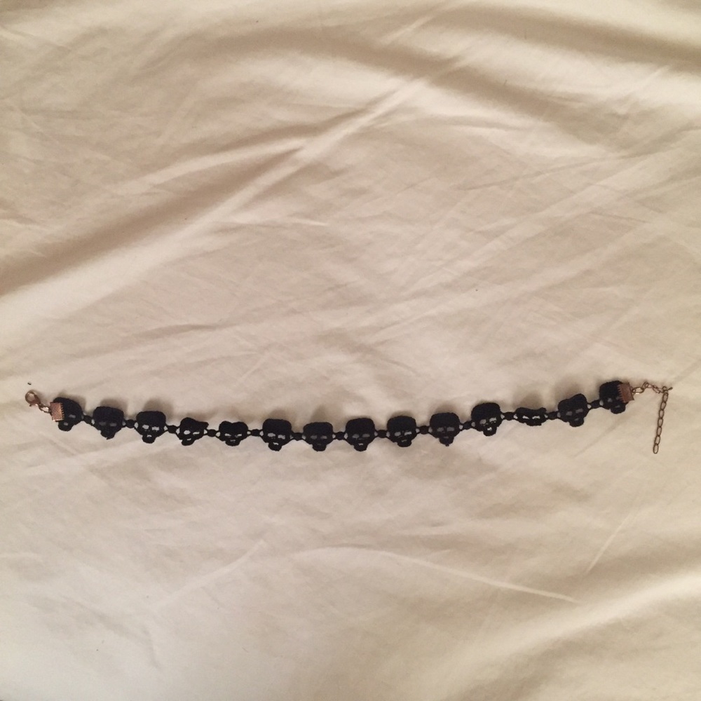 Skull choker